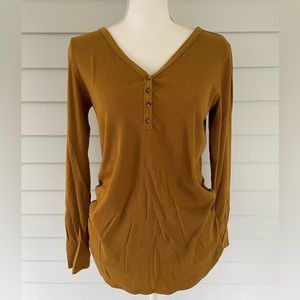 Medium Long Sleeve Old Navy Ribbed Maternity Shirt in Mustard Yellow